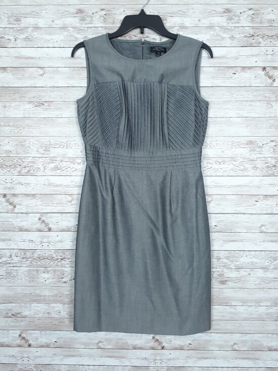 Tahari Arthur S Levine Dresses & Skirts - Tahari Arthur Levine Sleeveless Dress 6P Pleated Top Back Zip Career 937A